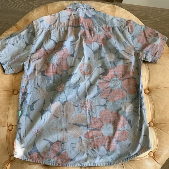 Vissla Short Sleeve Men's Button Down Shirt Size Large, Fits like a medium - Picture 7 of 12